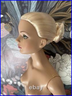 Tonner Tyler Wentworth- Sydney Chase Mistletoe & Magic in MA Alex Wore Red