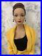 Tonner-Tyler-Wentworth-TDLM-Golden-Glory-complete-with-stand-no-box-01-nyyg