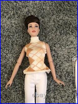 Tonner Tyler Wentworth UPTOWN URBANE Doll In Palm Springs Travel Ensemble Outfit