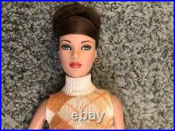 Tonner Tyler Wentworth UPTOWN URBANE Doll In Palm Springs Travel Ensemble Outfit