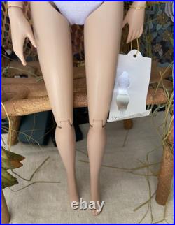 Tonner Tyler Wentworth Ultra Basic Platinum- Bending Wrist LE300