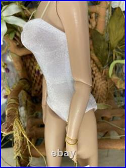 Tonner Tyler Wentworth Ultra Basic Platinum- Bending Wrist LE300