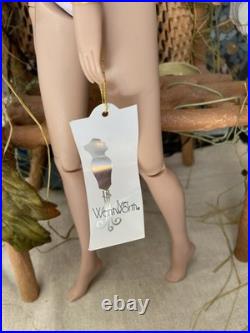 Tonner Tyler Wentworth Ultra Basic Platinum- Bending Wrist LE300