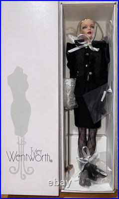 Tonner Tyler Wentworth Wentworth Dynasty Blonde Doll T9TWDD05 NRFB with COA & St