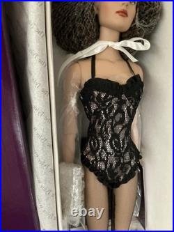 Tonner Tyler wentworth RTW Suzette black Hair- 16 Doll, Complete NIB