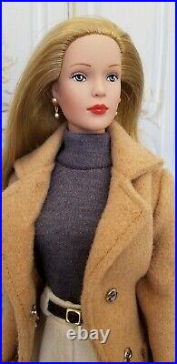 Tonner TylerCASUAL LUXERY'00Tiny Hole in CoatNo Cell No Box16 DollGorgeous