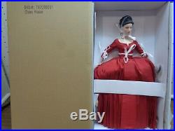 Tonner -outlander Claire Fraser-nrfb-16vinyl Using Rt101 Body. Dressed Doll