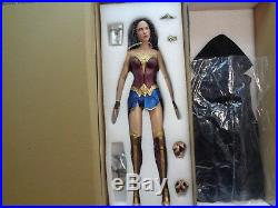 Tonner -wonder Woman Variant # 1-with Black Cape-rtb 101 Body-nrfb-last One