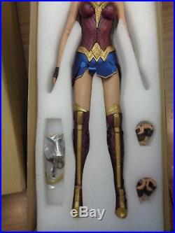 Tonner -wonder Woman Variant # 1-with Black Cape-rtb 101 Body-nrfb-last One