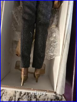 Tyler Wentworth ENGLAND EXCURSION DISPLAY DOLL16 Tonner 2002 Outfit & Doll