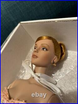 Tyler Wentworth Robert Tonner 16 Doll Savior-Faire 2002 Sydney Chase TW9211