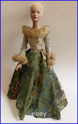 VTG 2004 Robert Tonner Tyler Wentworth Anniversary Gala TW1401 with Stand BEAUTY