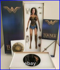 Wonder Woman #1 Tonner Doll Shield Sword Stand DC Stars Gal Gadot Superhero NRFB