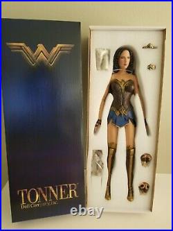 Wonder Woman #1 Tonner Doll Shield Sword Stand DC Stars Gal Gadot Superhero NRFB